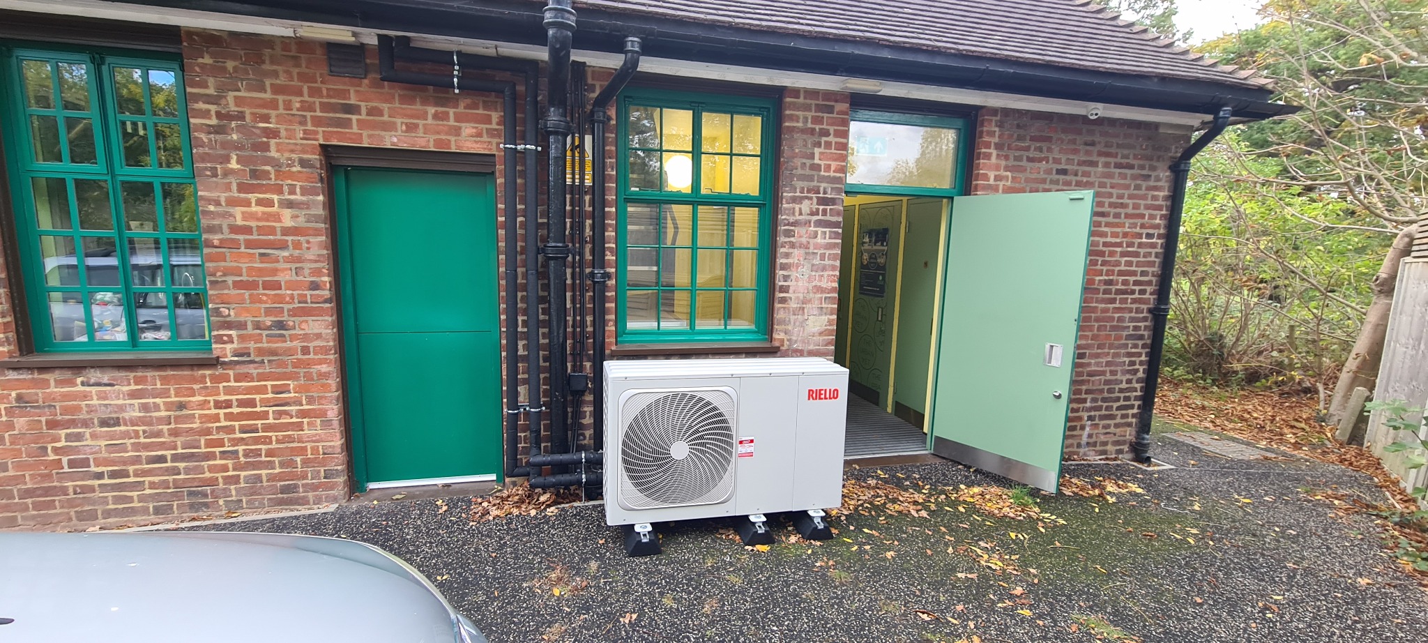 Installed air source heat pump outside a home